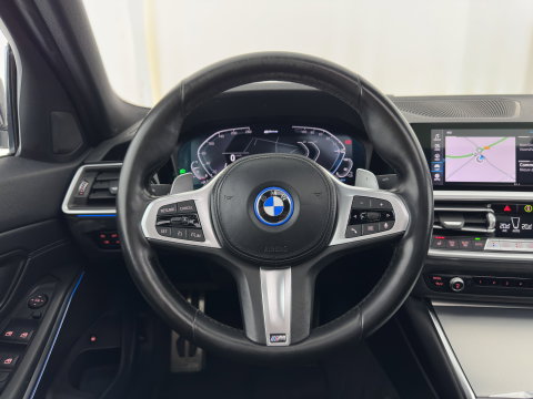 BMW 3-serie 320e M-Sport-Styling Business Edition Plus (Plug-In) {SoH-88%} (INCL-BTW) Aut. * PANO | LEATHER | FULL-LED | HEATED-SPORTSEATS | NAVI-FULLMAP | KEYLESS | PRIVACY-GLASS | HIFI-SOUND | ECC | PDC | SHIFTPADDLES | DAB | CARPLAY |  CRUISE | 19''ALU*