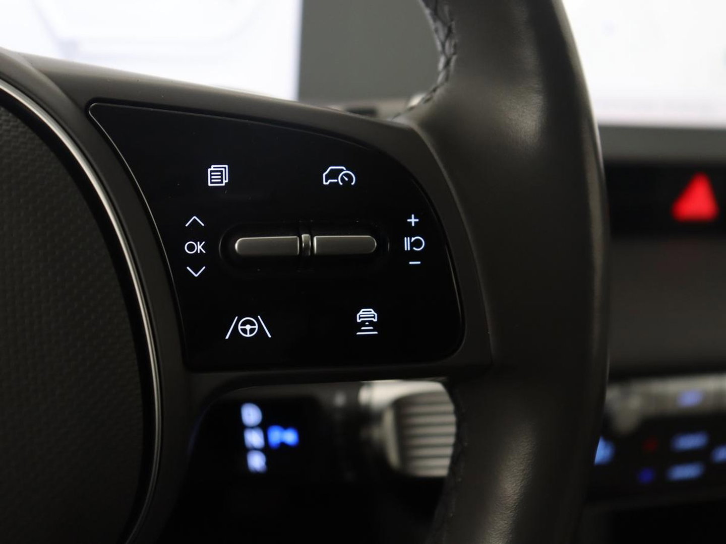 Hyundai IONIQ 5 Lounge 73kWh | SOH 96,2% | Leder | Memory | Stuur/stoel verwarming | Stoelventilatie | Adaptive cruise | Trekhaak | Head-up | 360 camera | Park assist | BOSE sound | Carplay
