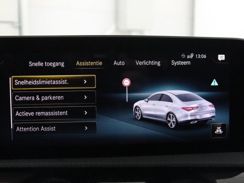 Mercedes-Benz CLA-Klasse 180 Business Solution AMG | Panoramadak | Leder/alcantara | Stoelverwarming | Cruise control | Navigatie | Carplay | Climate control | Camera | Park assist