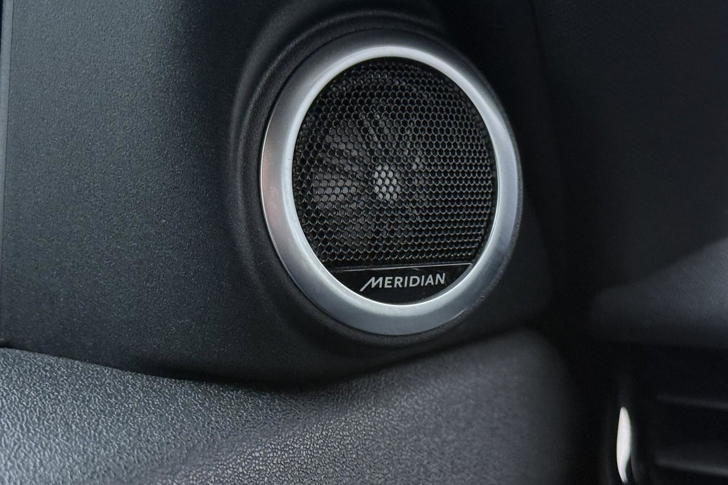 Land Rover Range Rover Evoque P300e R-Dynamic HSE | Meridian | Schuifdak | Stoel- Stuurverwarming | 20 inch