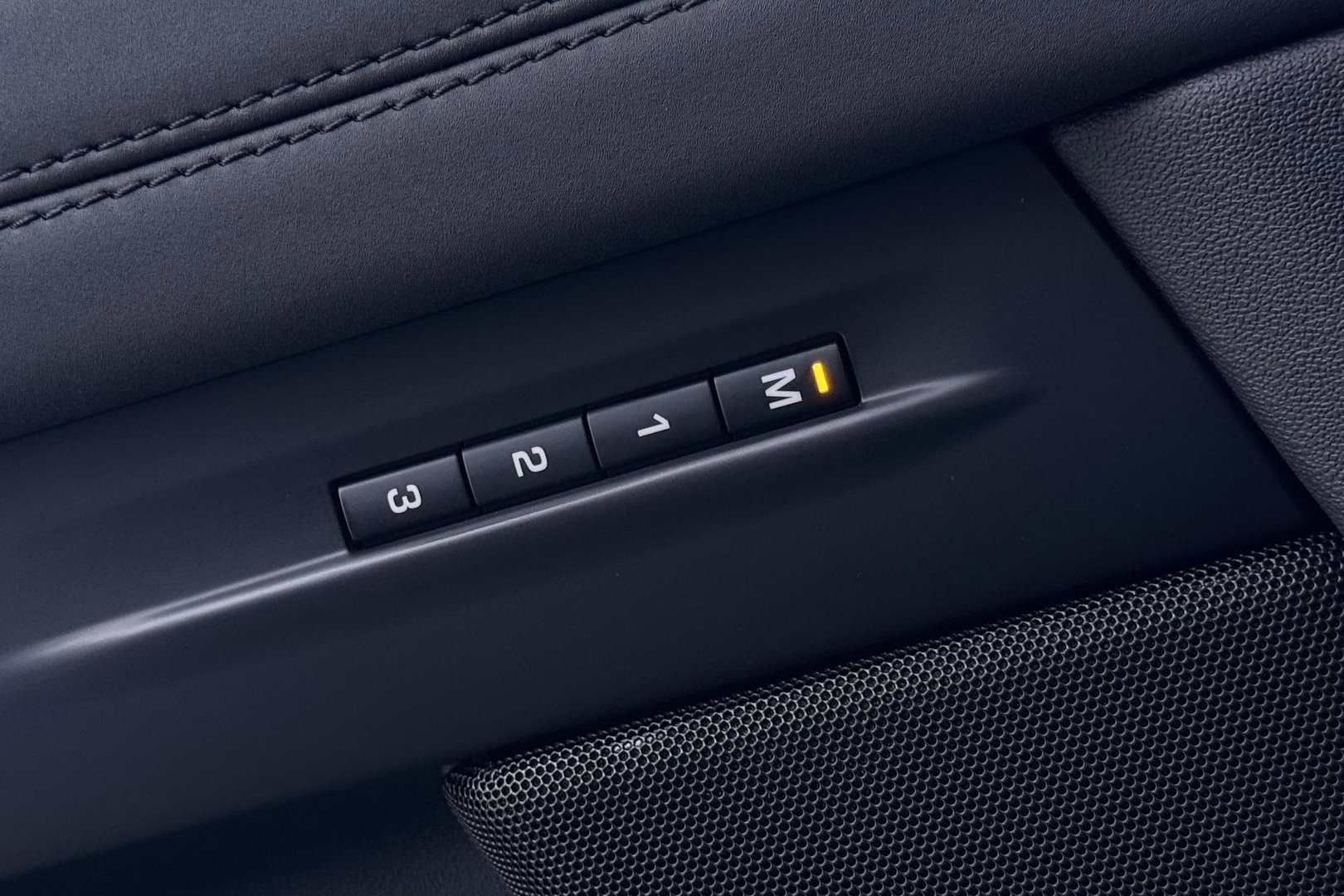 Land Rover Range Rover Evoque P300e R-Dynamic HSE | Meridian | Schuifdak | Stoel- Stuurverwarming | 20 inch
