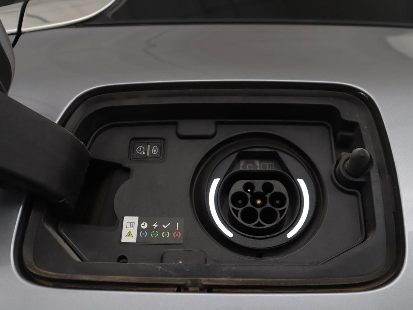 Citroën C5 1.6 Plug-in Hybrid 225 Business Plus | SOH 98,1% | Camera | Navigatie | Stoelverwarming | Apple carplay | DodeHoek ASS. |