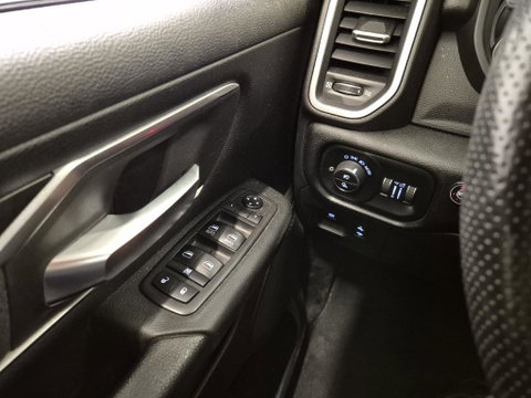 Dodge Ram Pick-Up 1500 4x4 Crew Cab LPG Marge (btw vrij) Blackout