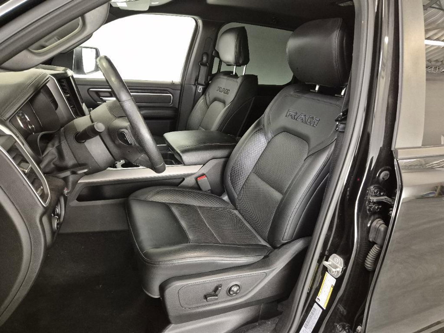 Dodge Ram 1500 4x4 Crew Cab LPG Marge (btw vrij) Blackout