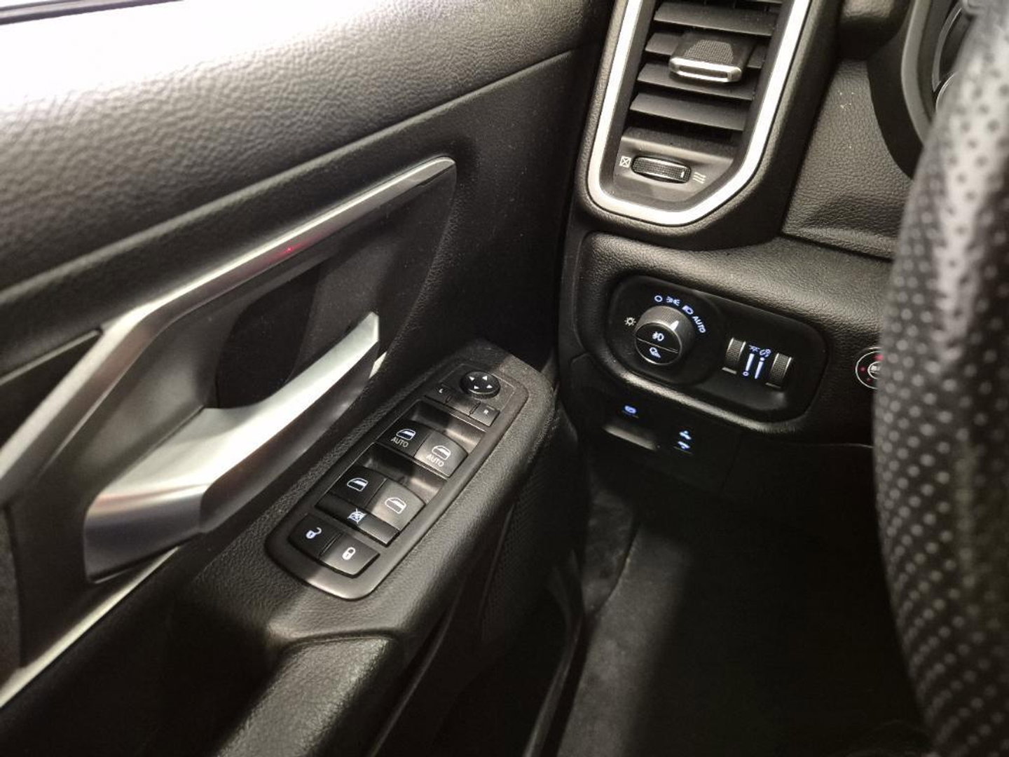 Dodge Ram 1500 4x4 Crew Cab LPG Marge (btw vrij) Blackout