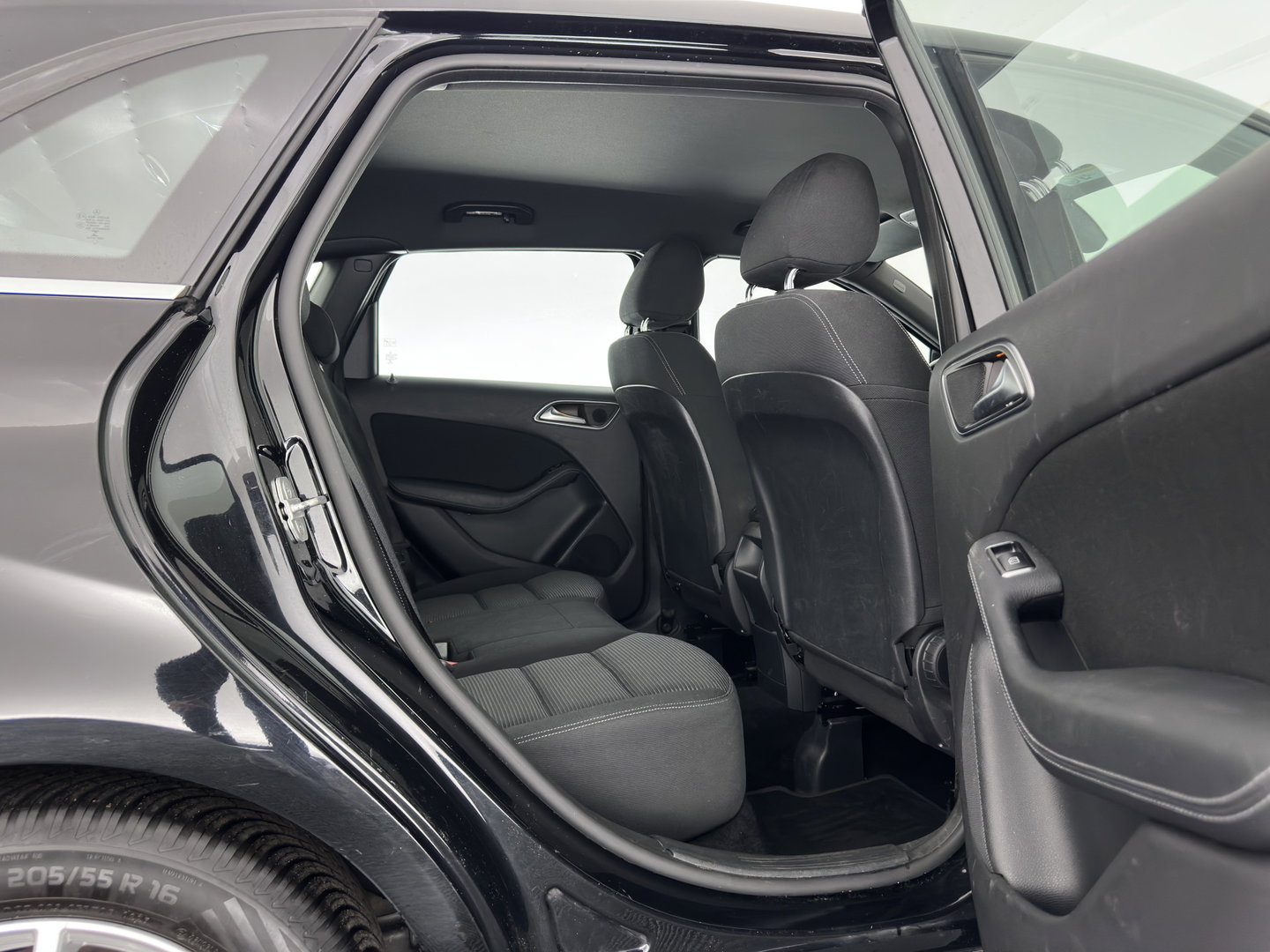 Mercedes-Benz B-Klasse 180 d Lease Edition Plus (INCL-BTW) * FULL-LED | SPORTSEATS | NAVI-FULLMAP | ECC | PDC | CRUISE | KEYLESS | 16''ALU*