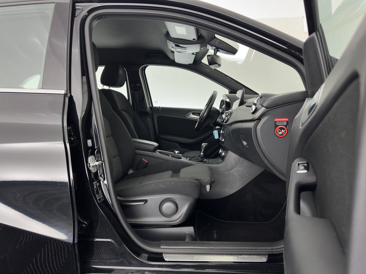 Mercedes-Benz B-Klasse 180 d Lease Edition Plus (INCL-BTW) * FULL-LED | SPORTSEATS | NAVI-FULLMAP | ECC | PDC | CRUISE | KEYLESS | 16''ALU*
