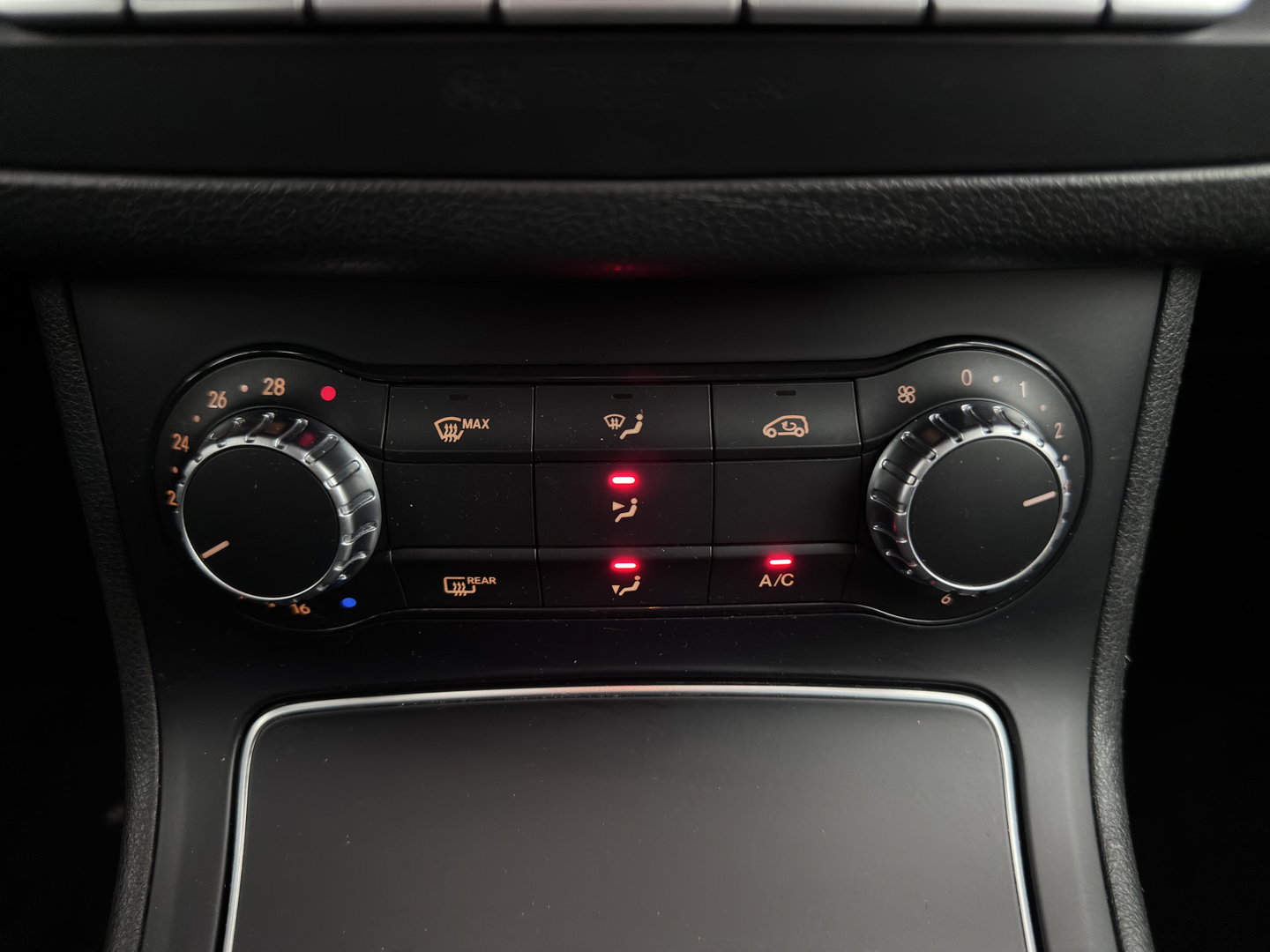 Mercedes-Benz B-Klasse 180 d Lease Edition Plus (INCL-BTW) * FULL-LED | SPORTSEATS | NAVI-FULLMAP | ECC | PDC | CRUISE | KEYLESS | 16''ALU*