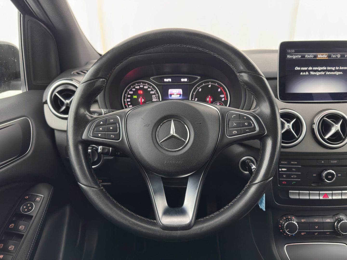 Mercedes-Benz B-Klasse 180 d Lease Edition Plus (INCL-BTW) * FULL-LED | SPORTSEATS | NAVI-FULLMAP | ECC | PDC | CRUISE | KEYLESS | 16''ALU*