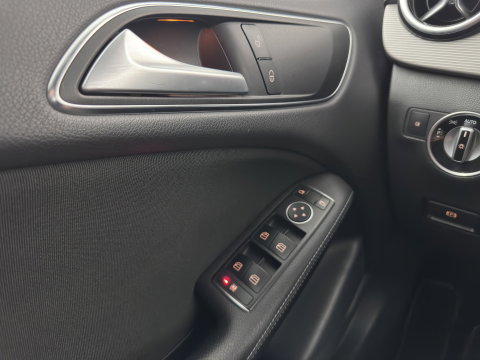 Mercedes-Benz B-Klasse 180 d Lease Edition Plus (INCL-BTW) * FULL-LED | SPORTSEATS | NAVI-FULLMAP | ECC | PDC | CRUISE | KEYLESS | 16''ALU*