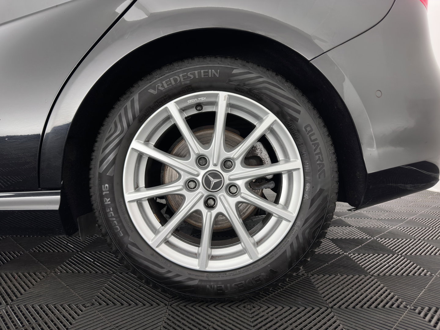 Mercedes-Benz B-Klasse 180 d Lease Edition Plus (INCL-BTW) * FULL-LED | SPORTSEATS | NAVI-FULLMAP | ECC | PDC | CRUISE | KEYLESS | 16''ALU*