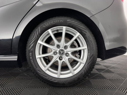 Mercedes-Benz B-Klasse 180 d Lease Edition Plus (INCL-BTW) * FULL-LED | SPORTSEATS | NAVI-FULLMAP | ECC | PDC | CRUISE | KEYLESS | 16''ALU*