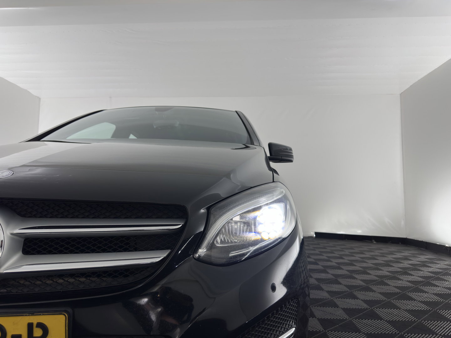 Mercedes-Benz B-Klasse 180 d Lease Edition Plus (INCL-BTW) * FULL-LED | SPORTSEATS | NAVI-FULLMAP | ECC | PDC | CRUISE | KEYLESS | 16''ALU*