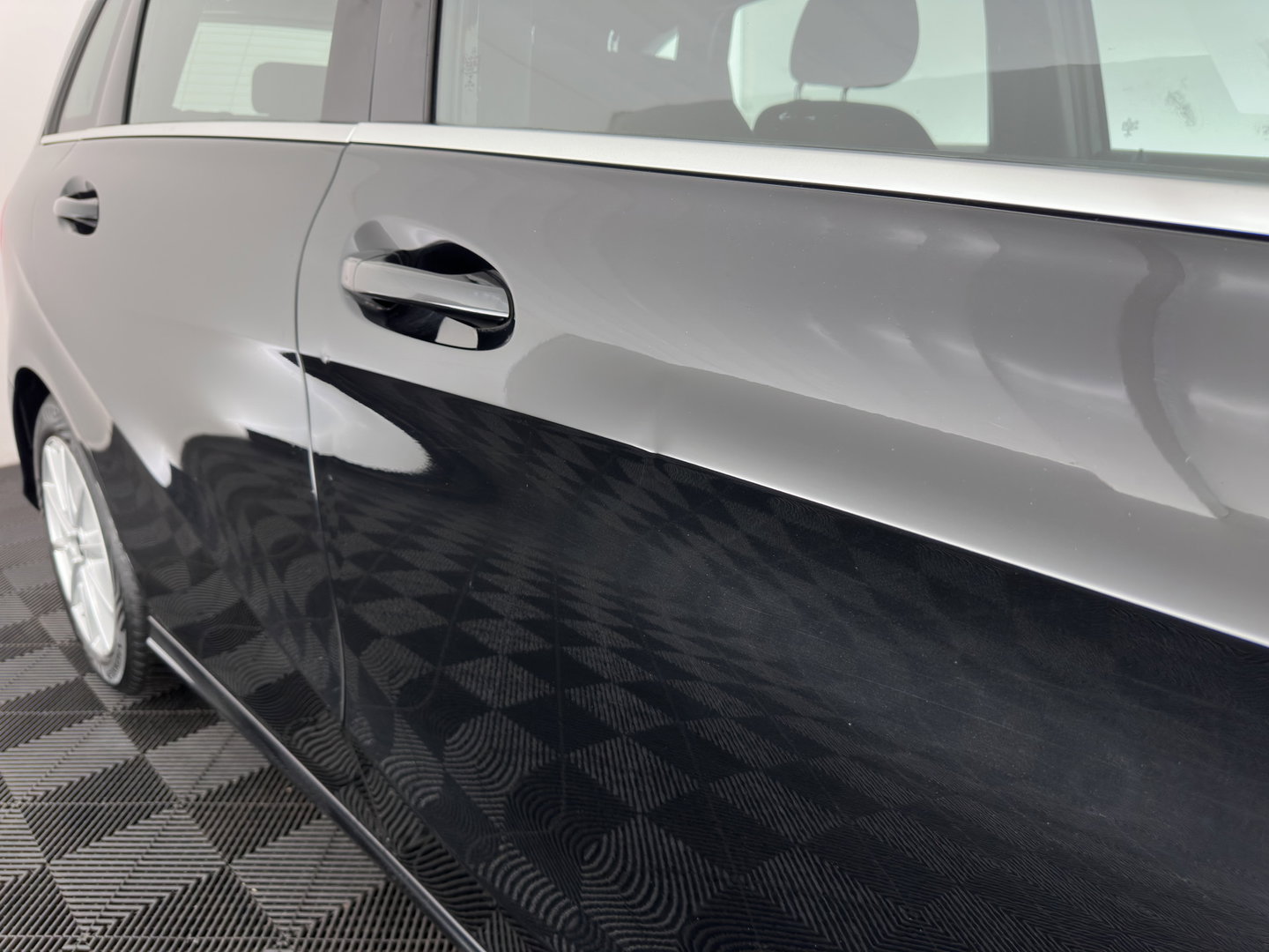Mercedes-Benz B-Klasse 180 d Lease Edition Plus (INCL-BTW) * FULL-LED | SPORTSEATS | NAVI-FULLMAP | ECC | PDC | CRUISE | KEYLESS | 16''ALU*