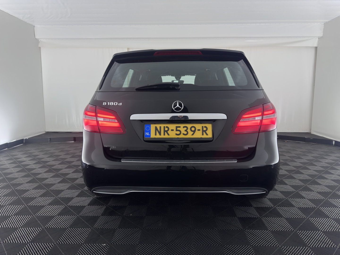 Mercedes-Benz B-Klasse 180 d Lease Edition Plus (INCL-BTW) * FULL-LED | SPORTSEATS | NAVI-FULLMAP | ECC | PDC | CRUISE | KEYLESS | 16''ALU*