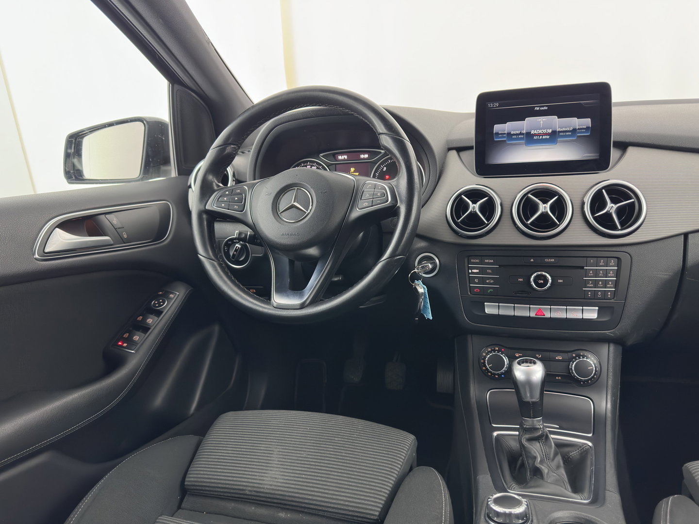 Mercedes-Benz B-Klasse 180 d Lease Edition Plus (INCL-BTW) * FULL-LED | SPORTSEATS | NAVI-FULLMAP | ECC | PDC | CRUISE | KEYLESS | 16''ALU*