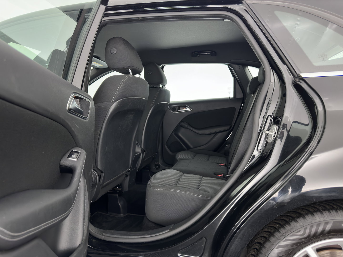 Mercedes-Benz B-Klasse 180 d Lease Edition Plus (INCL-BTW) * FULL-LED | SPORTSEATS | NAVI-FULLMAP | ECC | PDC | CRUISE | KEYLESS | 16''ALU*