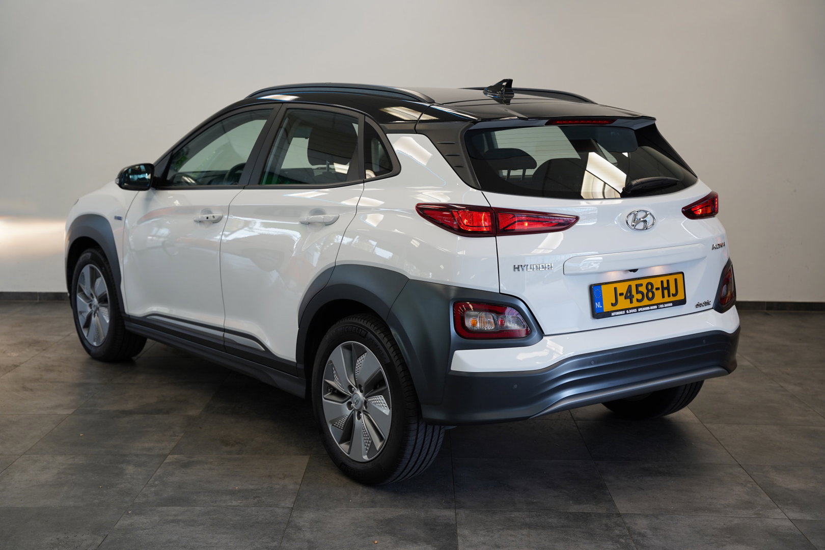 Hyundai Kona EV Comfort 64 kWh 3-Fase Warmtepomp Two-Tone Adaptive-Cruise Navigatie