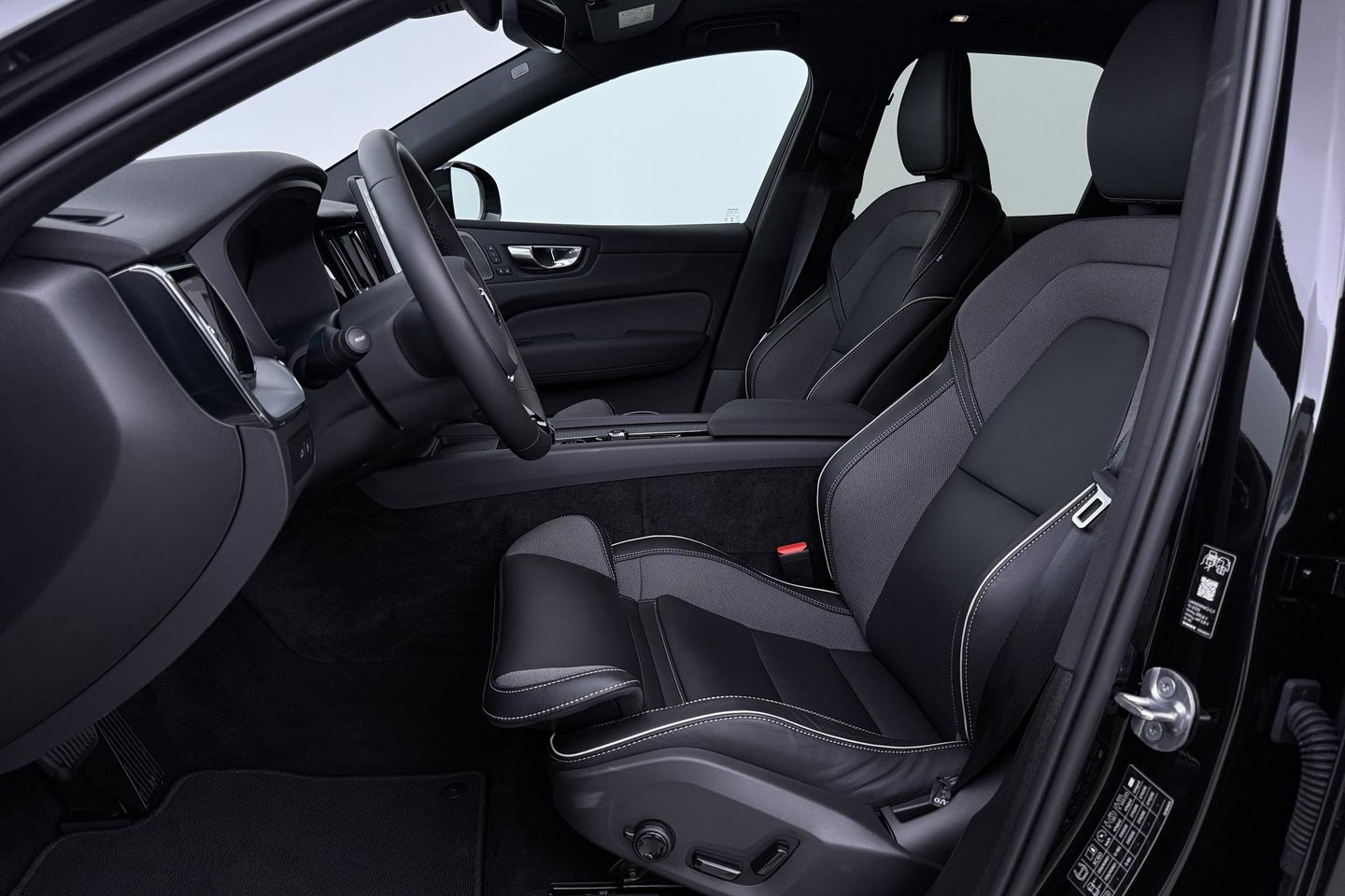 Volvo XC60 T8 Ultra Black Edition | Harman/Kardon | Panoramadak | 360° Camera | Head-Up | Stoel+Stuurverwarming | Pilot Assist | BLIS | ACC | 21 Inch