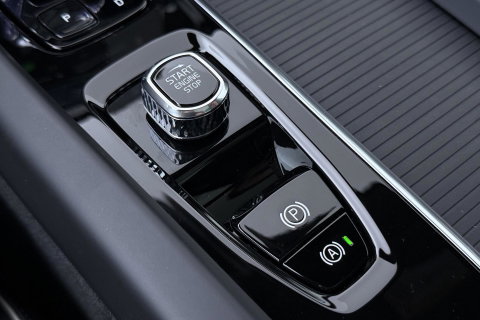 Volvo XC60 T8 Ultra Black Edition | Harman/Kardon | Panoramadak | 360° Camera | Head-Up | Stoel+Stuurverwarming | Pilot Assist | BLIS | ACC | 21 Inch