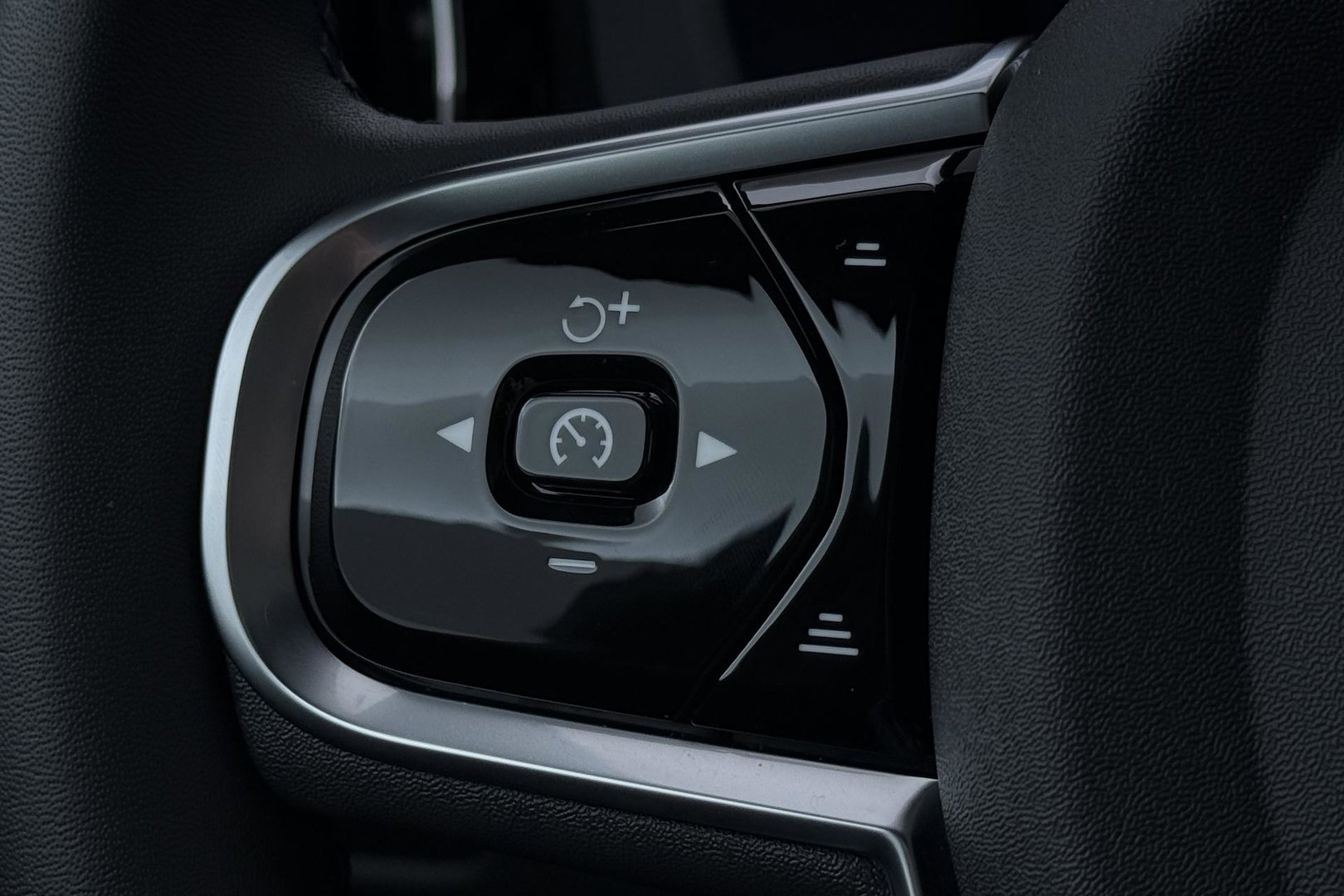 Volvo XC60 T8 Ultra Black Edition | Harman/Kardon | Panoramadak | 360° Camera | Head-Up | Stoel+Stuurverwarming | Pilot Assist | BLIS | ACC | 21 Inch