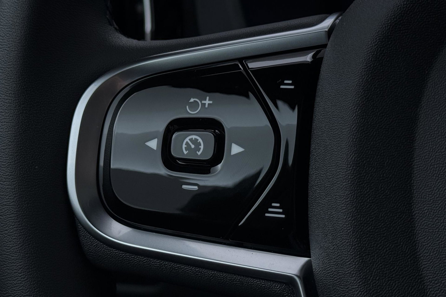 Volvo XC60 T8 Ultra Black Edition | Harman/Kardon | Panoramadak | 360° Camera | Head-Up | Stoel+Stuurverwarming | Pilot Assist | BLIS | ACC | 21 Inch