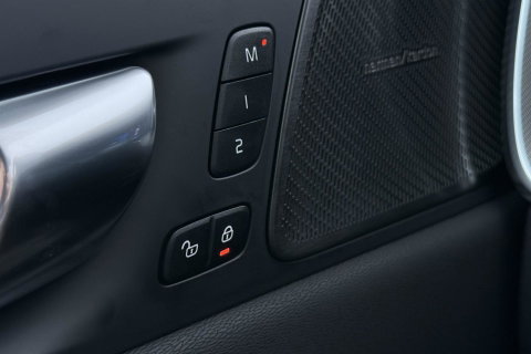 Volvo XC60 T8 Ultra Black Edition | Harman/Kardon | Panoramadak | 360° Camera | Head-Up | Stoel+Stuurverwarming | Pilot Assist | BLIS | ACC | 21 Inch