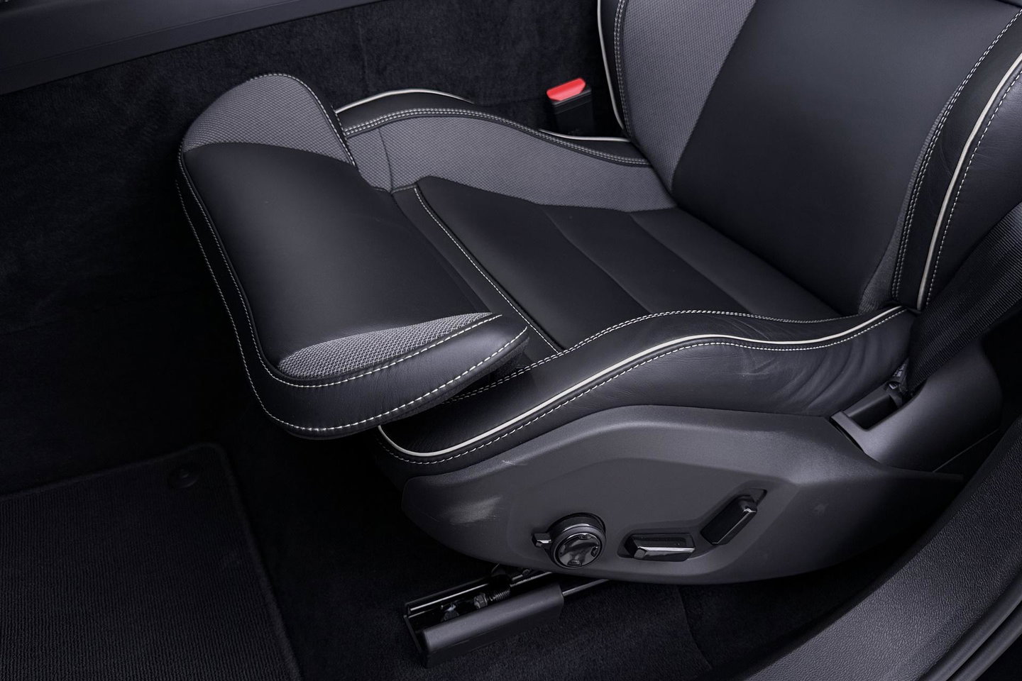 Volvo XC60 T8 Ultra Black Edition | Harman/Kardon | Panoramadak | 360° Camera | Head-Up | Stoel+Stuurverwarming | Pilot Assist | BLIS | ACC | 21 Inch