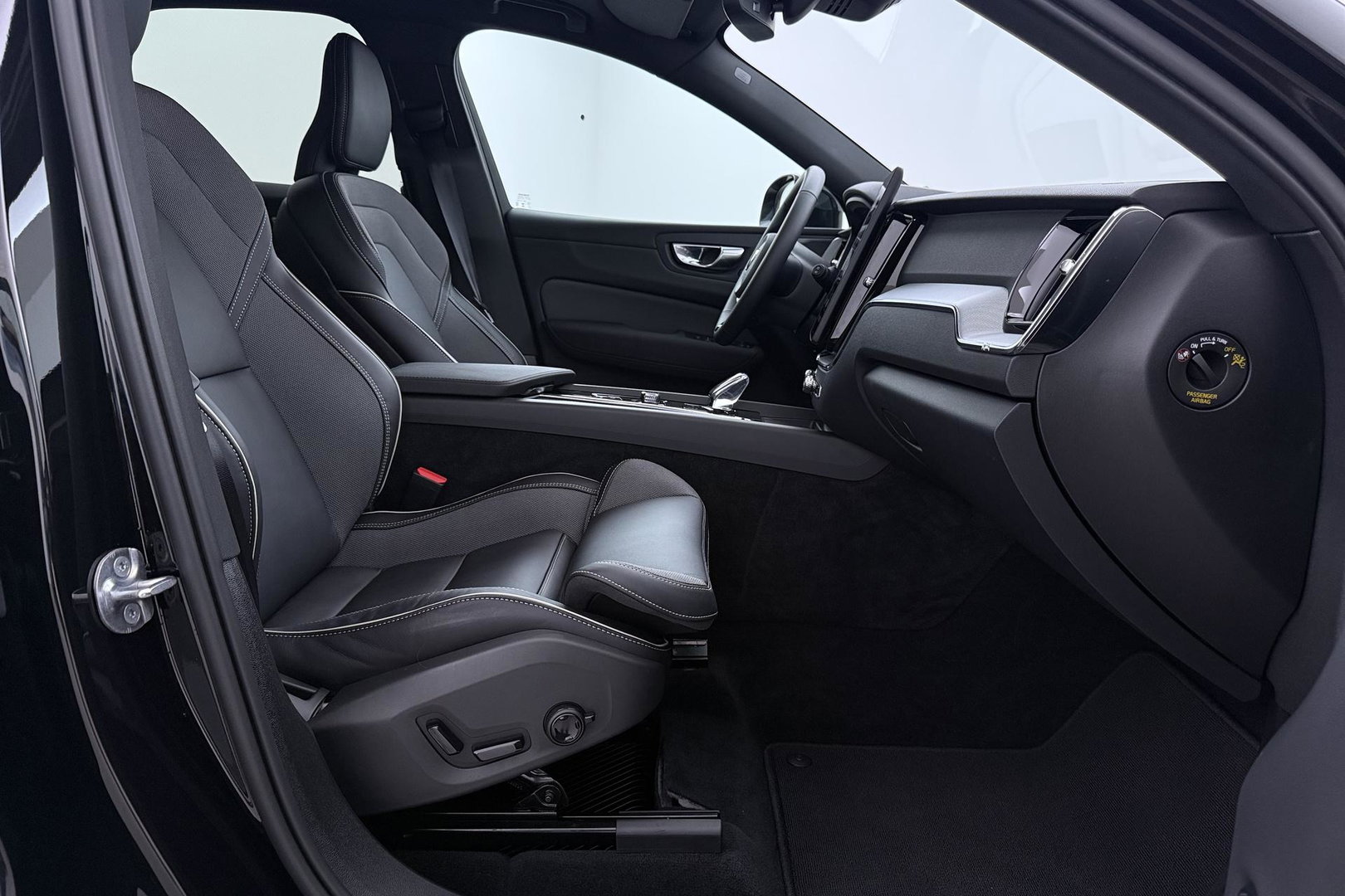 Volvo XC60 T8 Ultra Black Edition | Harman/Kardon | Panoramadak | 360° Camera | Head-Up | Stoel+Stuurverwarming | Pilot Assist | BLIS | ACC | 21 Inch