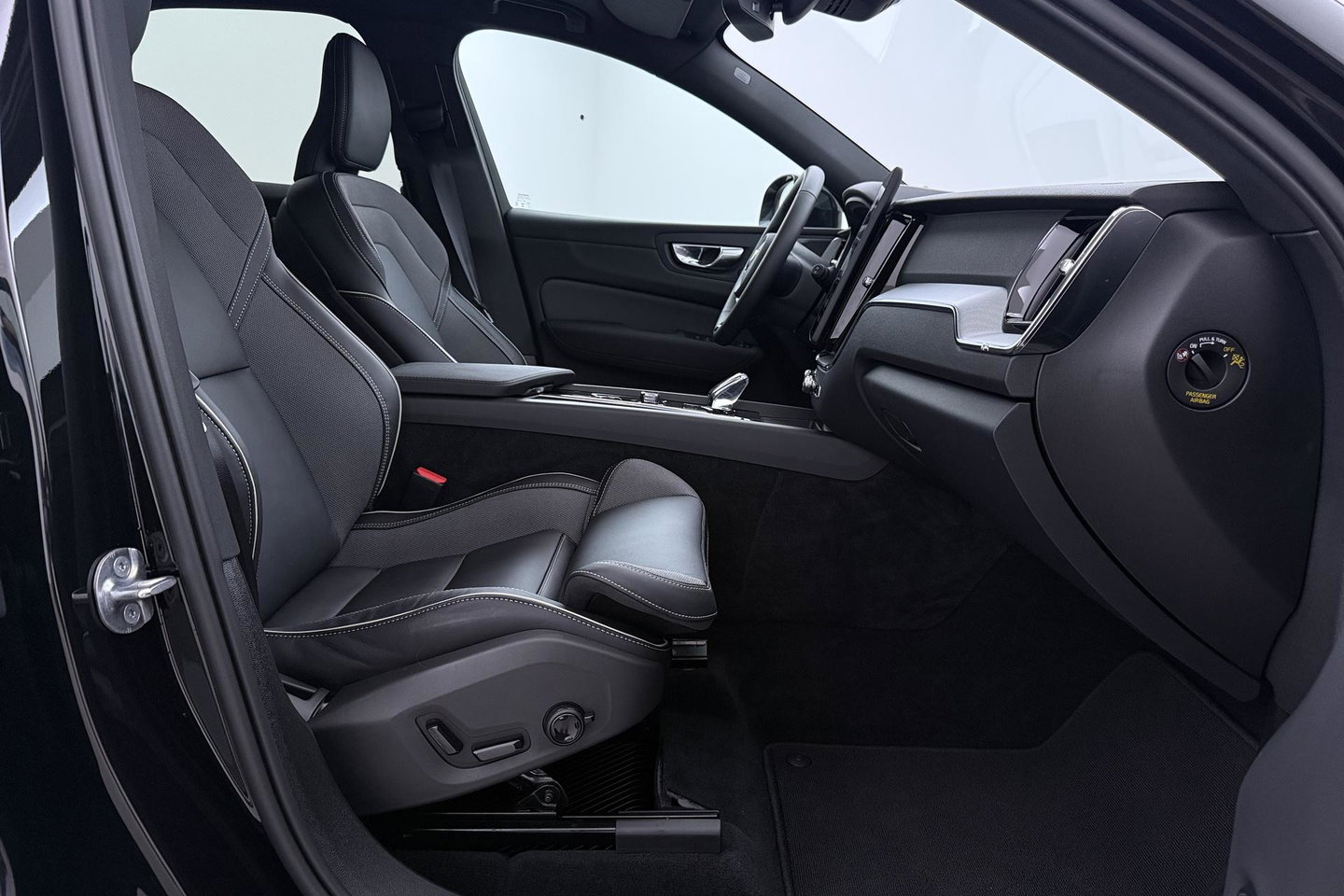 Volvo XC60 T8 Ultra Black Edition | Harman/Kardon | Panoramadak | 360° Camera | Head-Up | Stoel+Stuurverwarming | Pilot Assist | BLIS | ACC | 21 Inch