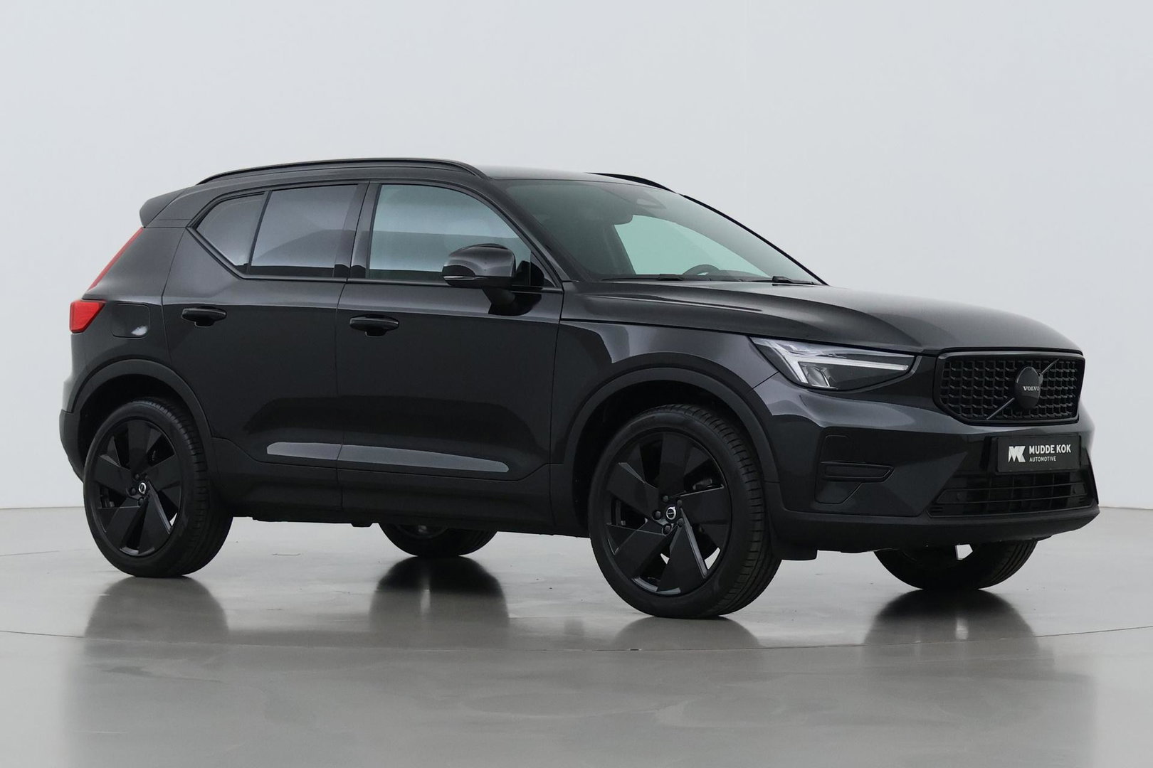 Volvo XC40 2.0 B3 Plus Black Edition | Harman/Kardon | Camera | Stoel+Stuurverwarming | Memory | Keyless | 20 Inch