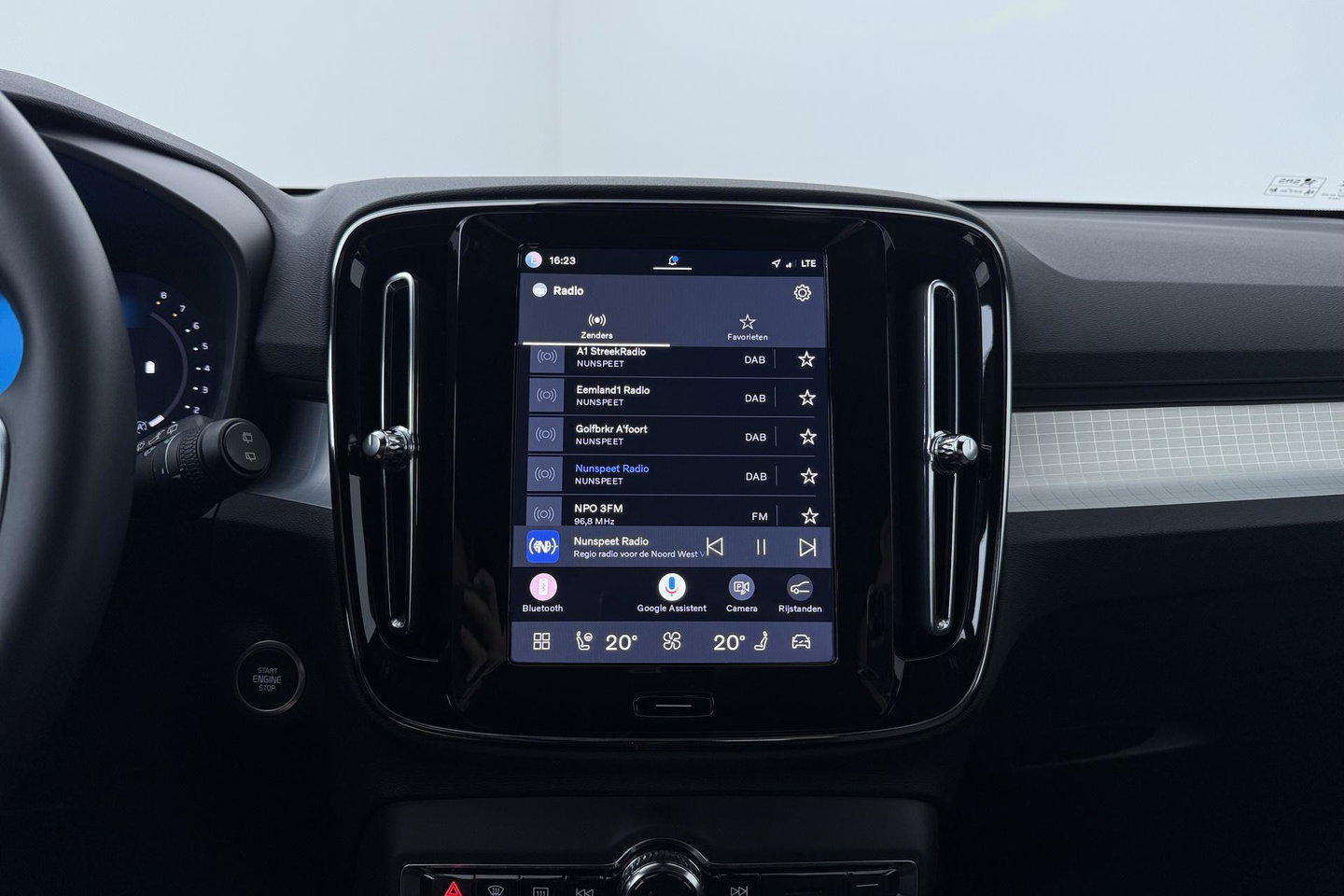 Volvo XC40 2.0 B3 Plus Black Edition | Harman/Kardon | Pilot Assist | Camera | BLIS | Memory | Stoel+Stuurverwarming | Keyless | ACC | 20 Inch