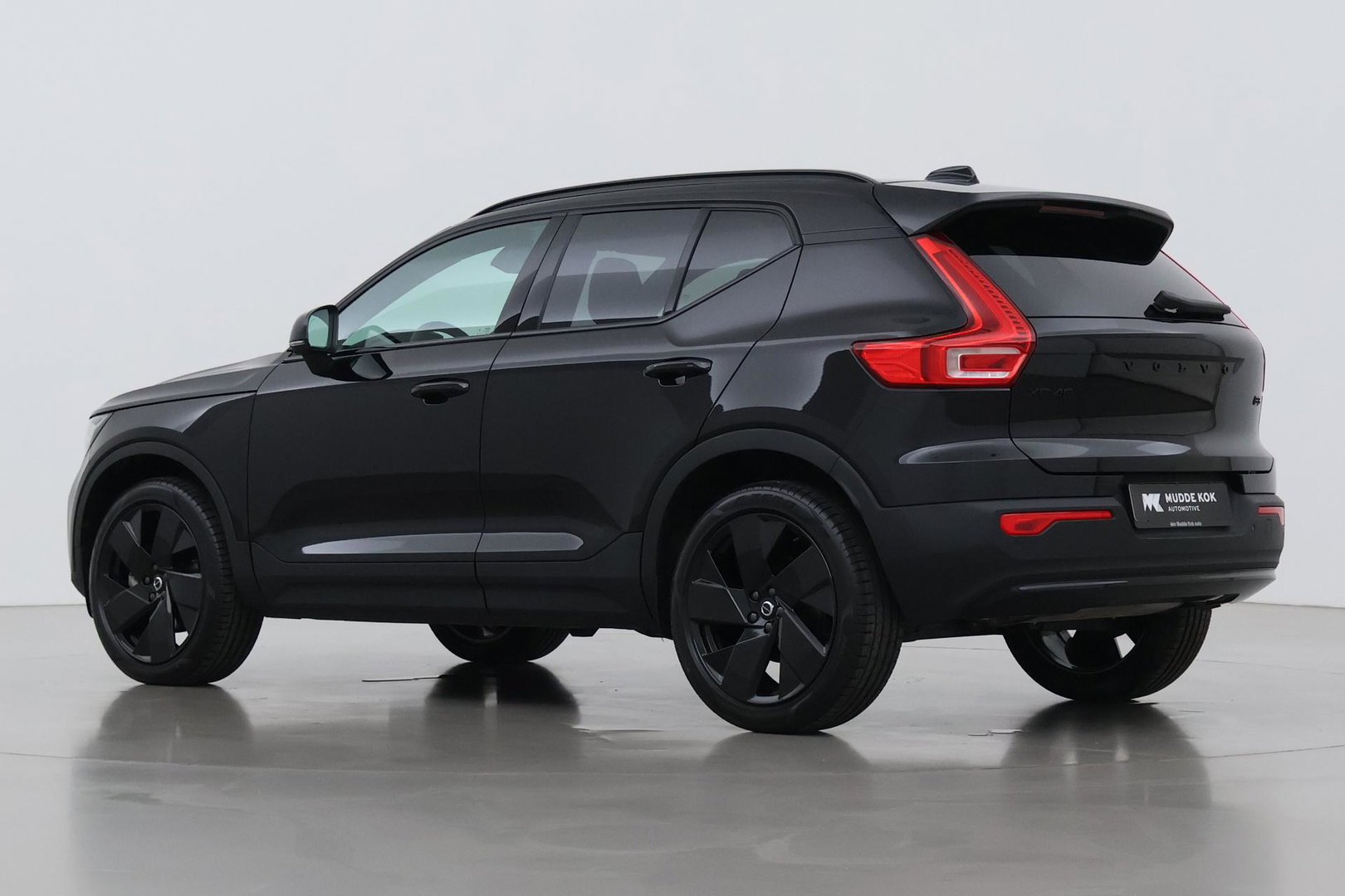 Volvo XC40 2.0 B3 Plus Black Edition | Harman/Kardon | Pilot Assist | Camera | BLIS | Memory | Stoel+Stuurverwarming | Keyless | ACC | 20 Inch