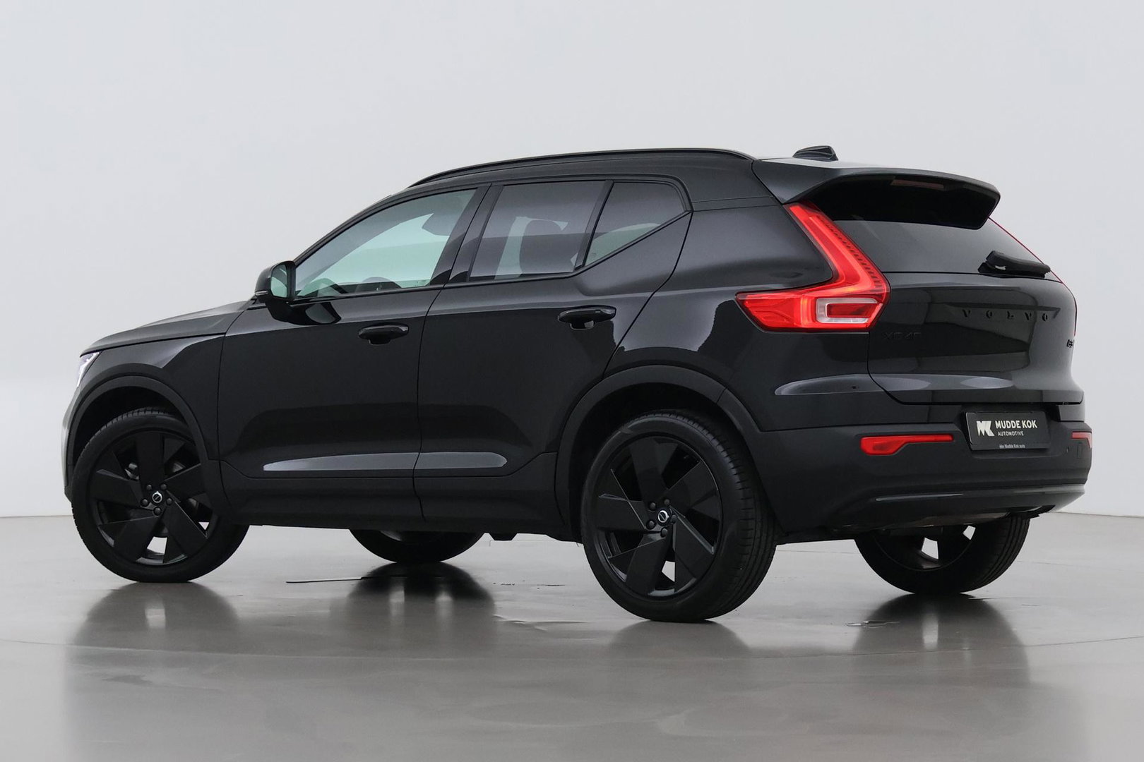 Volvo XC40 2.0 B3 Plus Black Edition | Harman/Kardon | Pilot Assist | Camera | BLIS | Memory | Stoel+Stuurverwarming | Keyless | ACC | 20 Inch