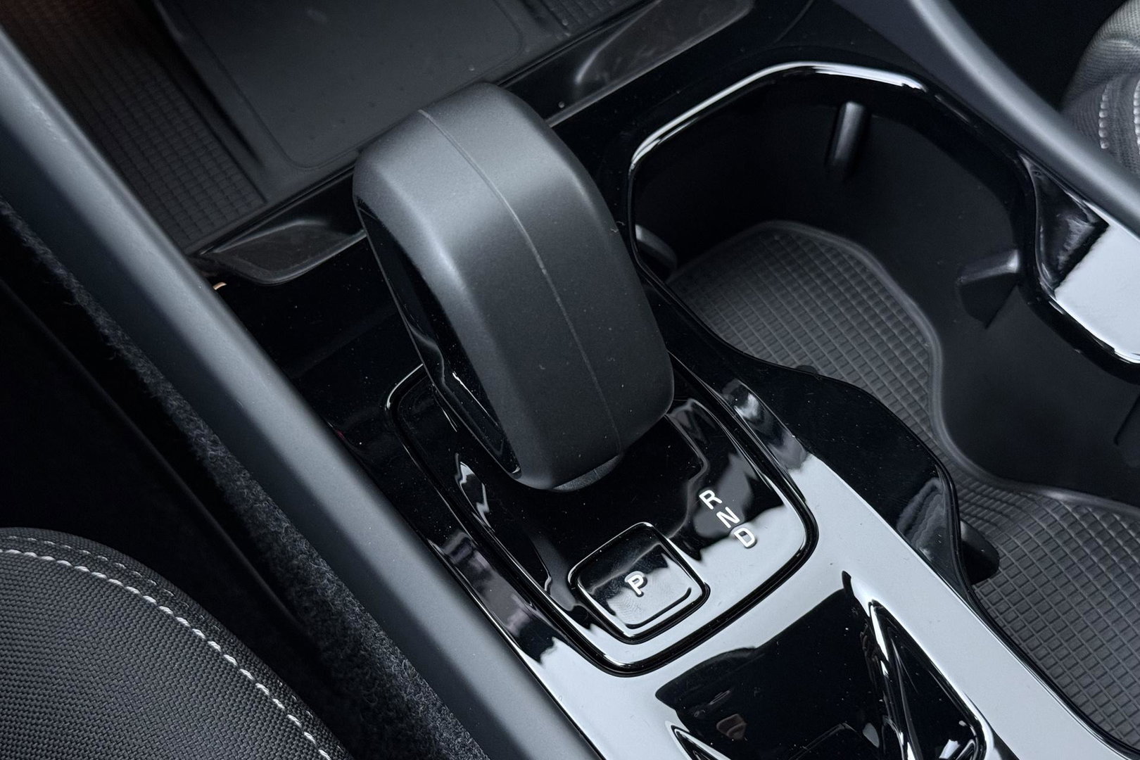 Volvo XC40 2.0 B3 Plus Black Edition | Harman/Kardon | Pilot Assist | Camera | BLIS | Memory | Stoel+Stuurverwarming | Keyless | ACC | 20 Inch