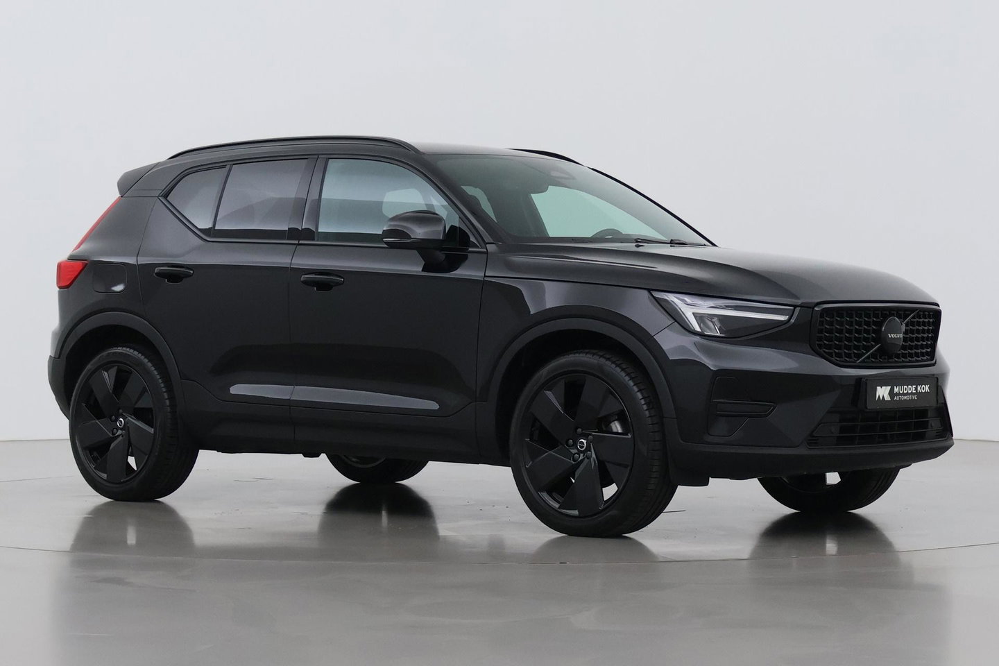 Volvo XC40 2.0 B3 Plus Black Edition | Harman/Kardon | Pilot Assist | Camera | BLIS | Memory | Stoel+Stuurverwarming | Keyless | ACC | 20 Inch