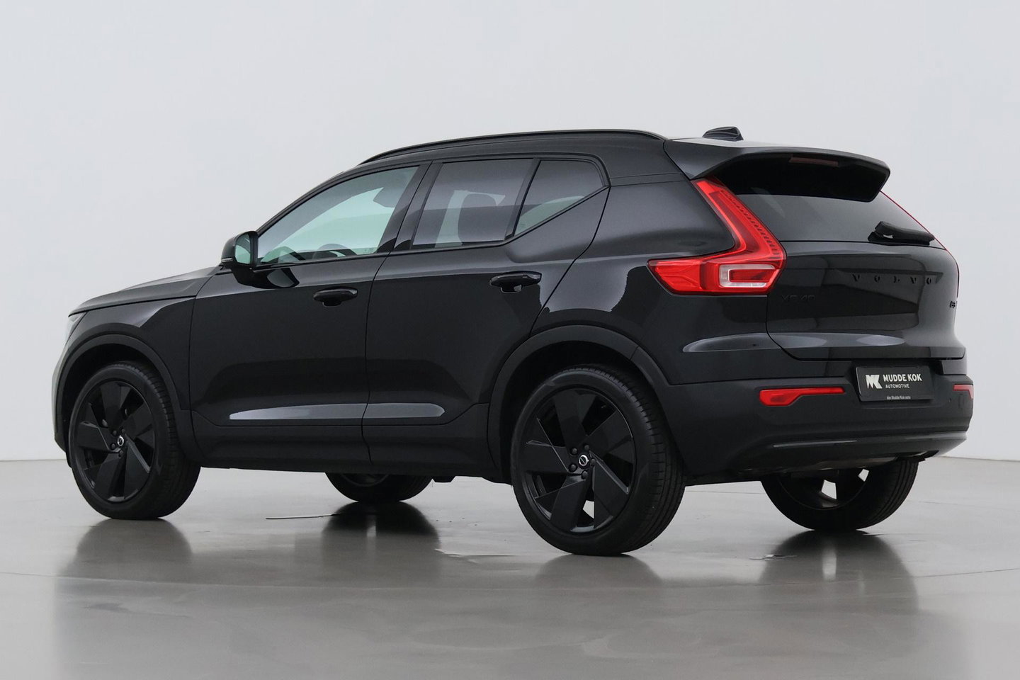 Volvo XC40 2.0 B3 Plus Black Edition | Harman/Kardon | Pilot Assist | Camera | BLIS | Memory | Stoel+Stuurverwarming | Keyless | ACC | 20 Inch