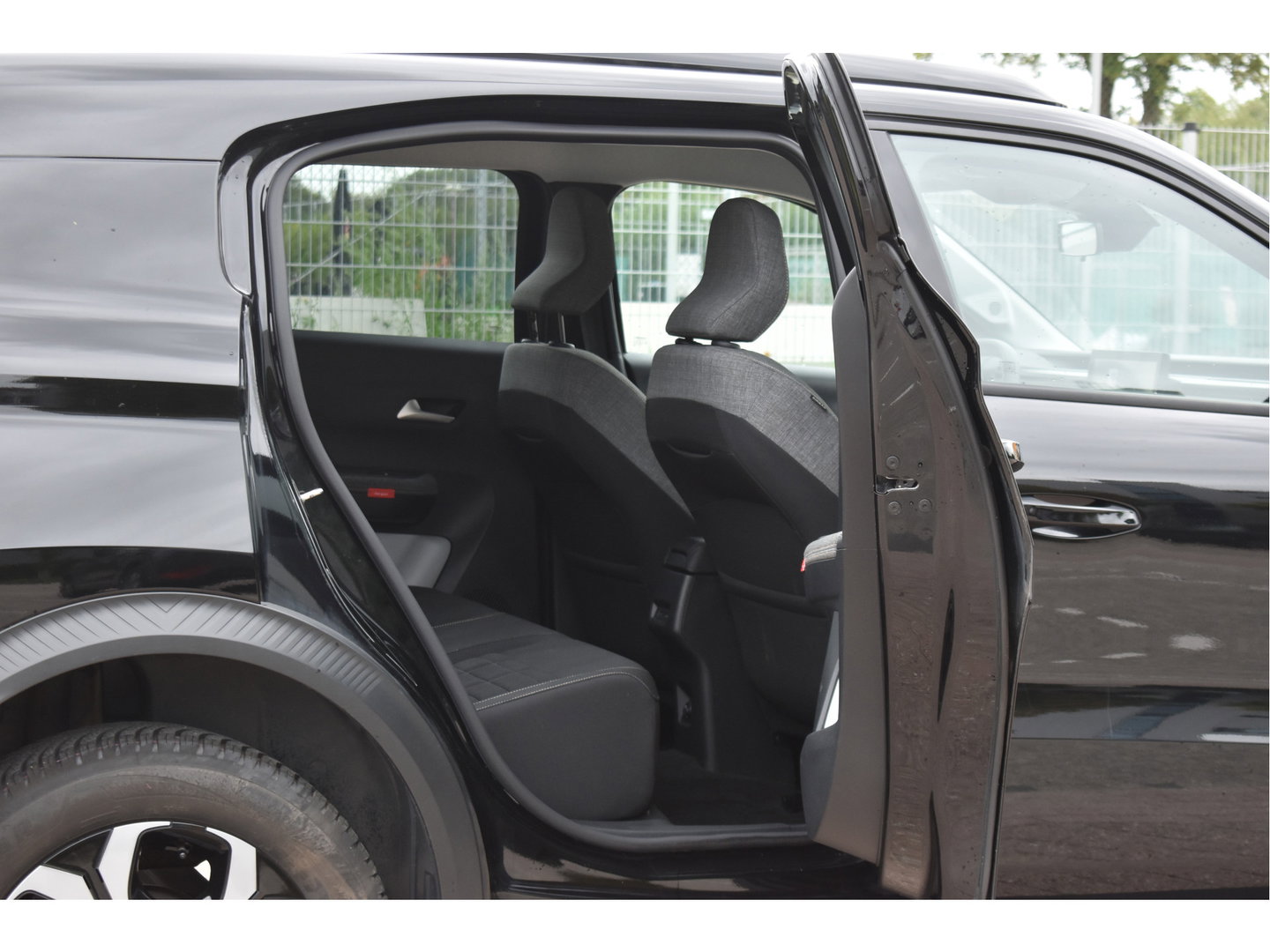 Citroën C3 Aircross 1.2 Hybrid 145pk Plus | Carplay/Android | DAB | Cruise Contr | Camera | LM-Velgen | LED