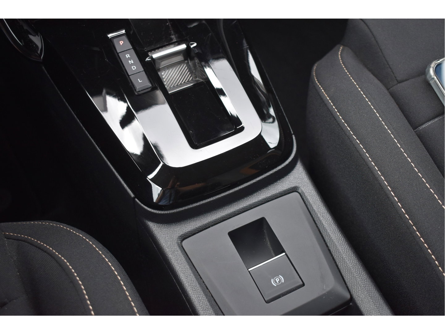 Citroën C3 Aircross 1.2 Hybrid 145pk Plus | Carplay/Android | DAB | Cruise Contr | Camera | LM-Velgen | LED