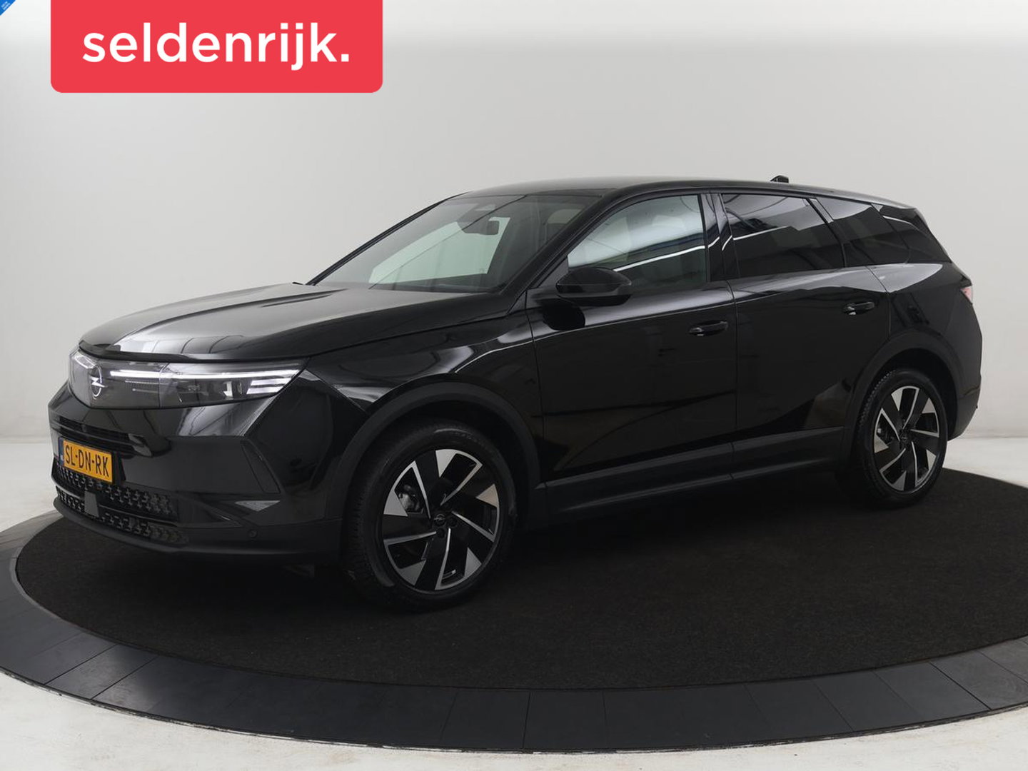Opel Grandland 1.2 Turbo Hybrid Business Edition | Automaat | Apple Carplay | Dodehoek Ass. | Stuurwielverwarming | Camera |