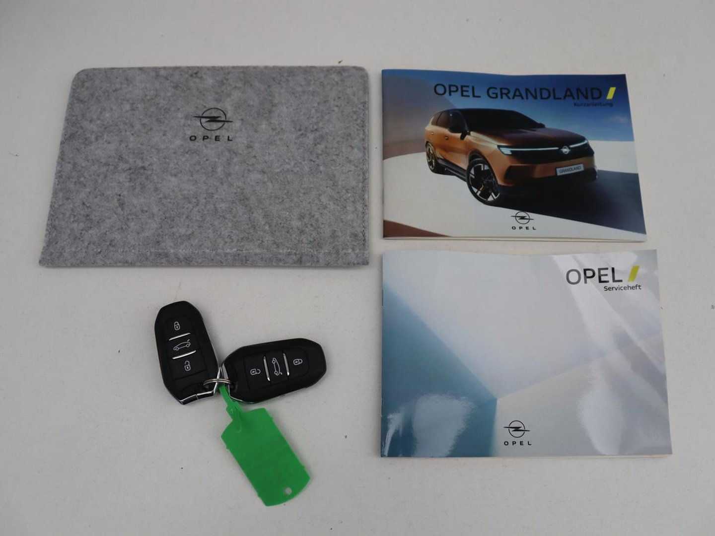 Opel Grandland 1.2 Turbo Hybrid Business Edition | Automaat | Apple Carplay | Dodehoek Ass. | Stuurwielverwarming | Camera |