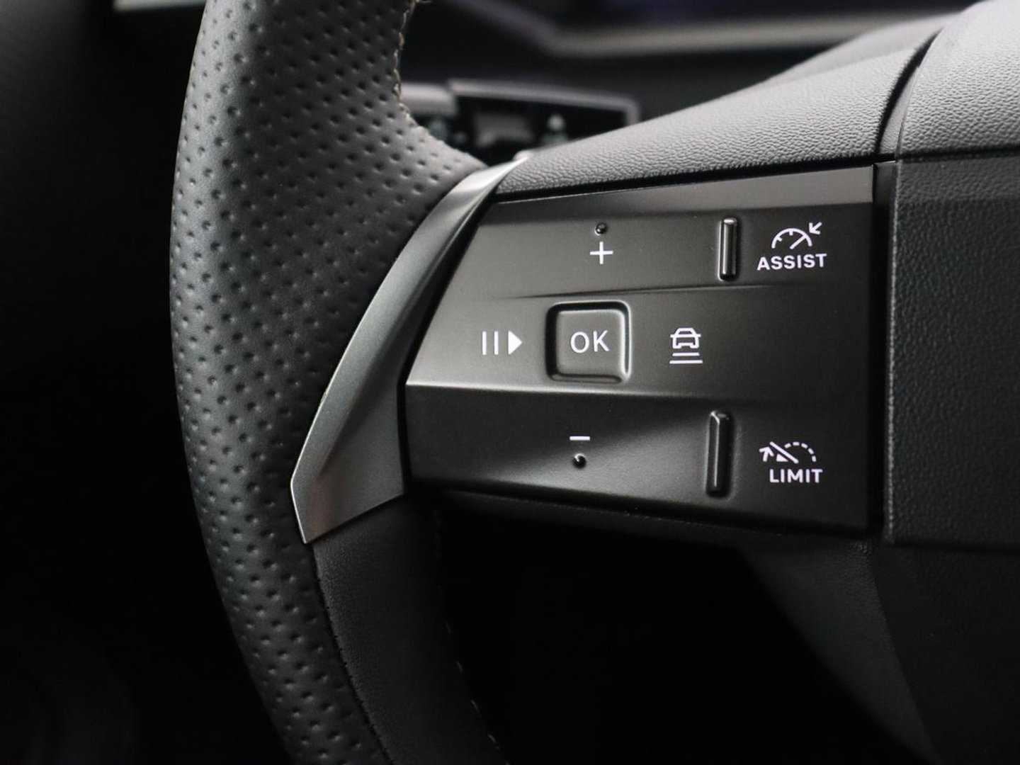 Opel Grandland 1.2 Turbo Hybrid Business Edition | Automaat | Apple Carplay | Dodehoek Ass. | Stuurwielverwarming | Camera |