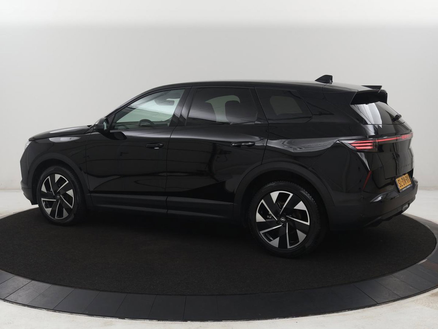 Opel Grandland 1.2 Turbo Hybrid Business Edition | Automaat | Apple Carplay | Dodehoek Ass. | Stuurwielverwarming | Camera |