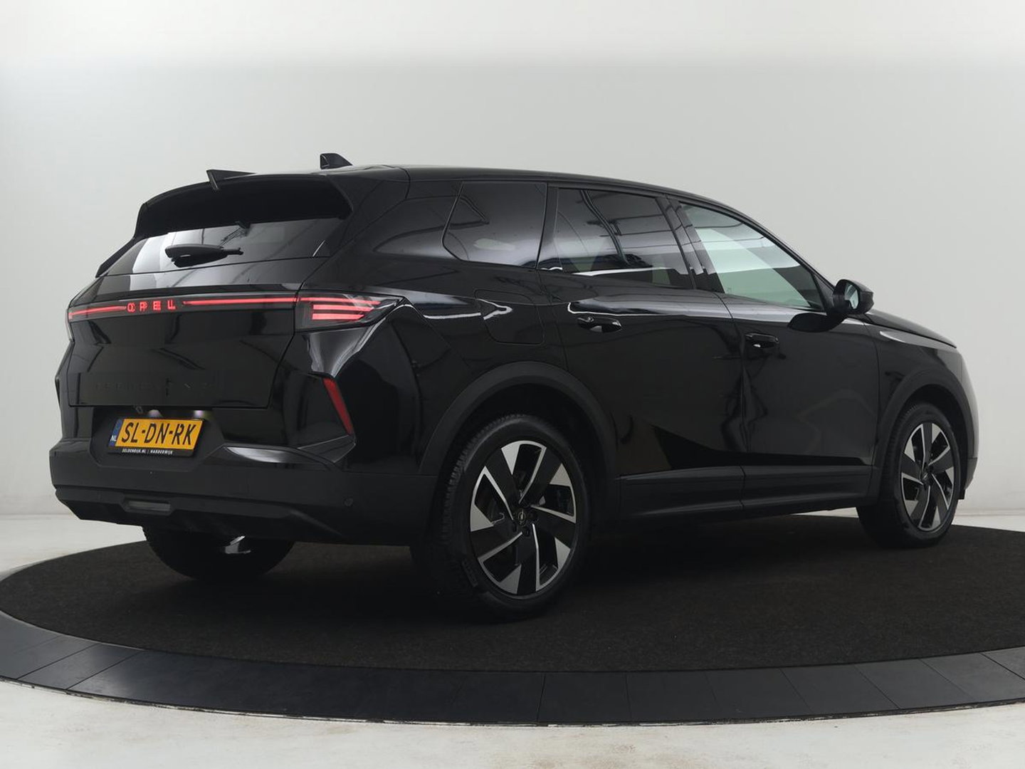 Opel Grandland 1.2 Turbo Hybrid Business Edition | Automaat | Apple Carplay | Dodehoek Ass. | Stuurwielverwarming | Camera |