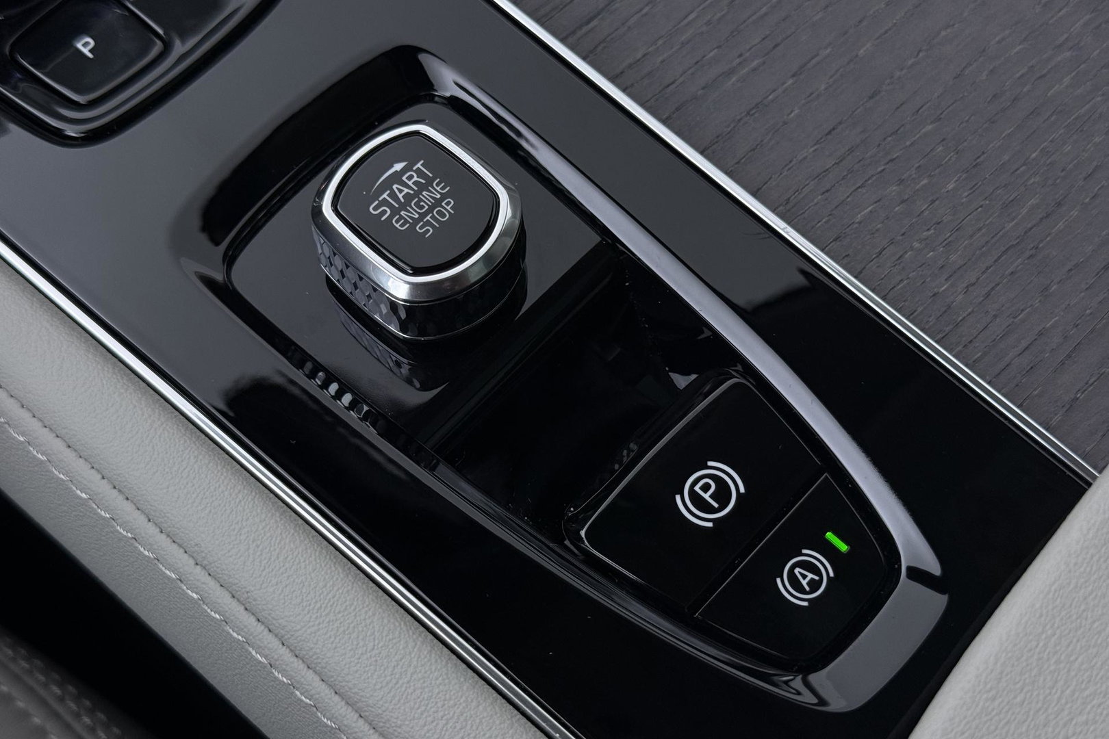 Volvo XC90 T8 Ultra Bright | Bowers&Wilkins | Luchtvering | Trekhaak | Panoramadak | 360° Camera | Massage | Stoelventilatie | 22 Inch