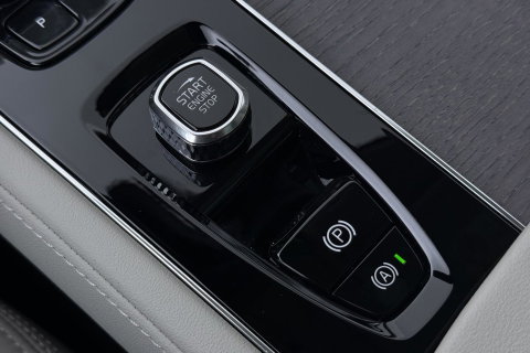 Volvo XC90 T8 Ultra Bright | Bowers&Wilkins | Luchtvering | Trekhaak | Panoramadak | 360° Camera | Massage | Stoelventilatie | 22 Inch