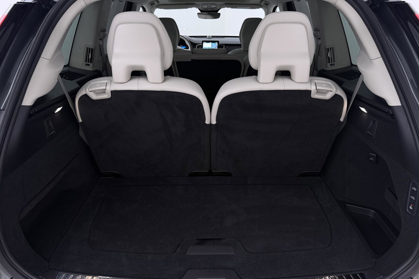 Volvo XC90 T8 Ultra Bright | Bowers&Wilkins | Luchtvering | Trekhaak | Panoramadak | 360° Camera | Massage | Stoelventilatie | 22 Inch