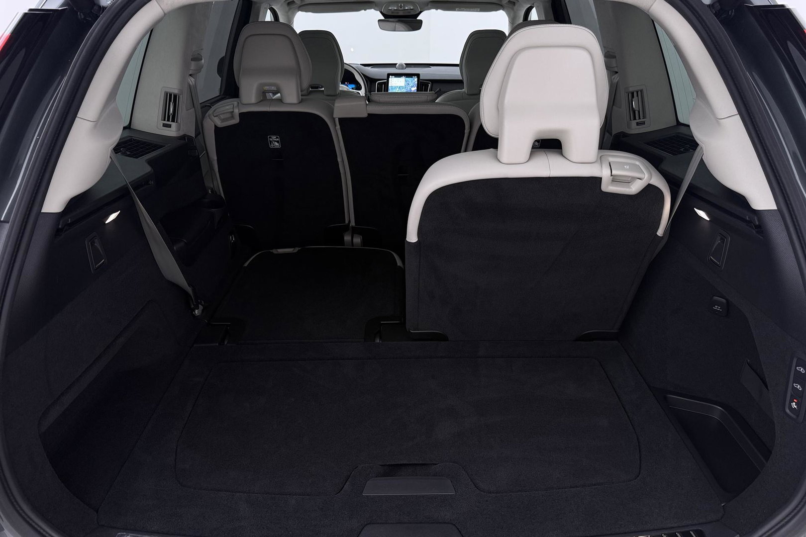 Volvo XC90 T8 Ultra Bright | Bowers&Wilkins | Luchtvering | Trekhaak | Panoramadak | 360° Camera | Massage | Stoelventilatie | 22 Inch