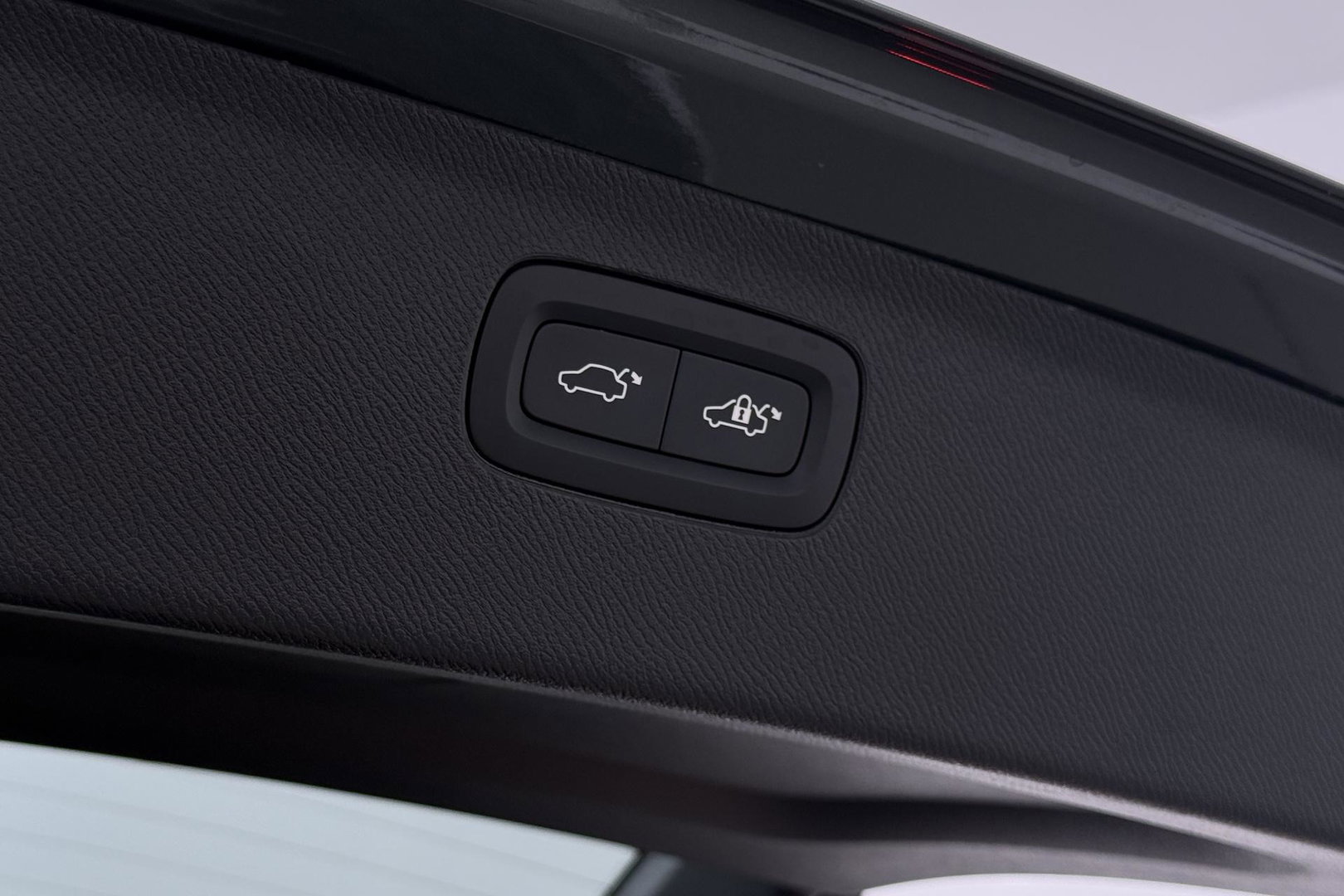 Volvo XC90 T8 Ultra Bright | Bowers&Wilkins | Luchtvering | Trekhaak | Panoramadak | 360° Camera | Massage | Stoelventilatie | 22 Inch