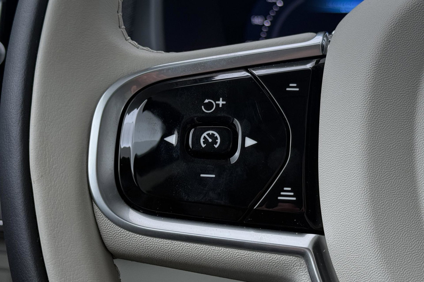 Volvo XC90 T8 Ultra Bright | Bowers&Wilkins | Luchtvering | Trekhaak | Panoramadak | 360° Camera | Massage | Stoelventilatie | 22 Inch